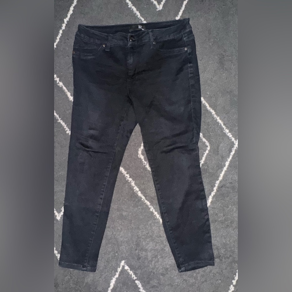 🏈 3/$20 
1822 Denim - butter skinny jeans black